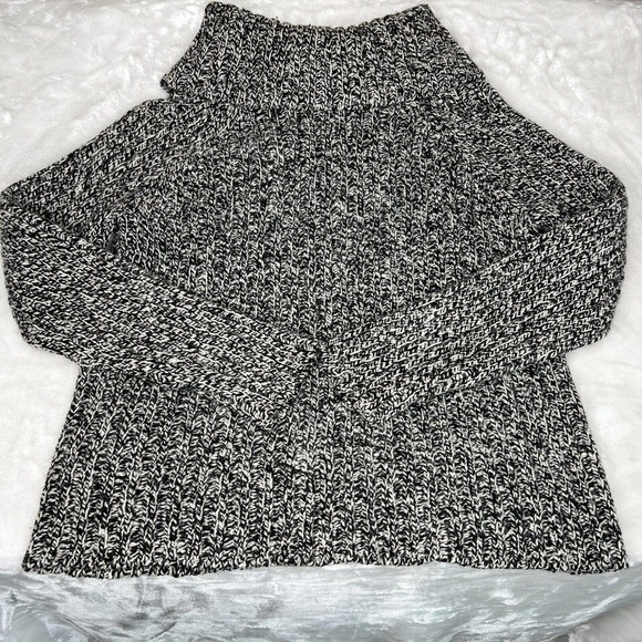 Lauren Ralph Lauren Petite Black & White Lambswool Long Sleeve Sweater Sz PS - Picture 3 of 9